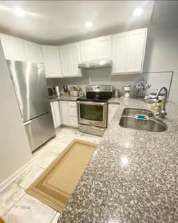 Keowee Key's Stylish Charm - Image 3