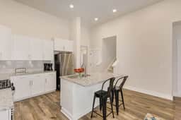 Tiger Touchdown Townhome near Patrick Square - Image 3