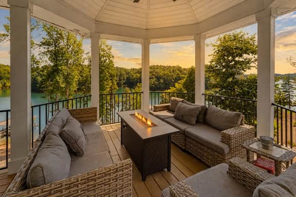 Emerald Shores on Keowee- Games & room for family - Image 5