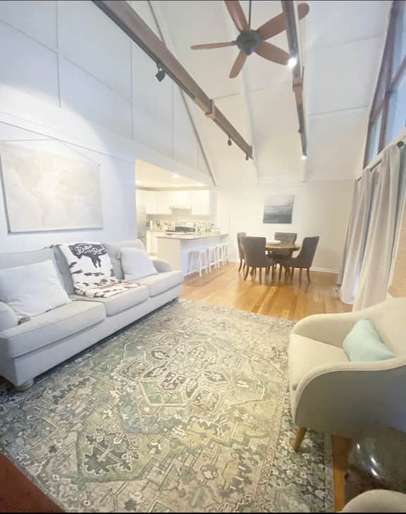 Keowee Key's Stylish Charm - Image 2