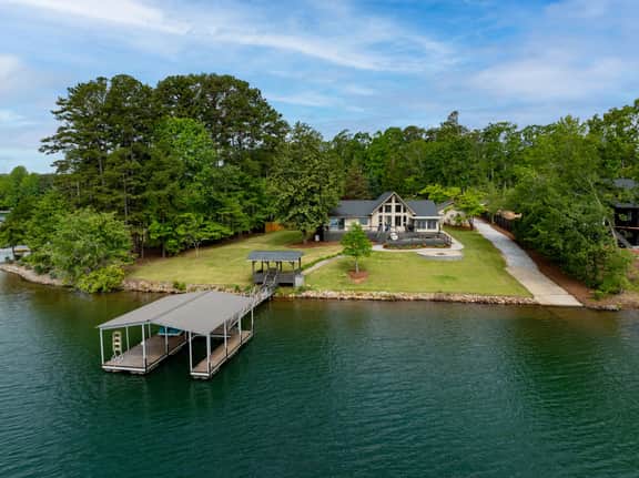 Lake Keowee Retreat with private boat ramp and dock - Image 4