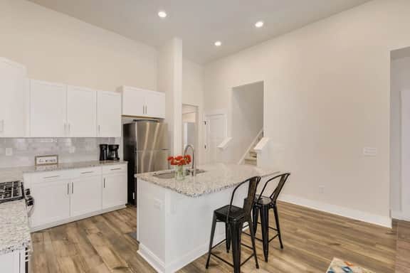 Tiger Touchdown Townhome near Patrick Square - Image 3