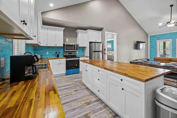 Waterfront Lake Keowee Villa - Image 2
